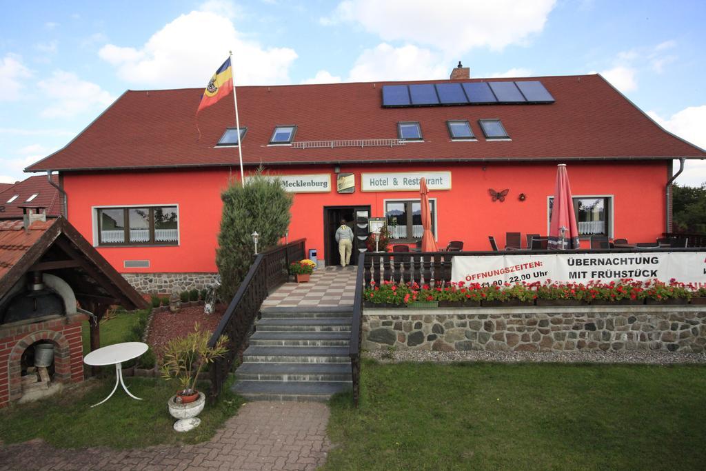 וארן Landhaus Mecklenburg מראה חיצוני תמונה